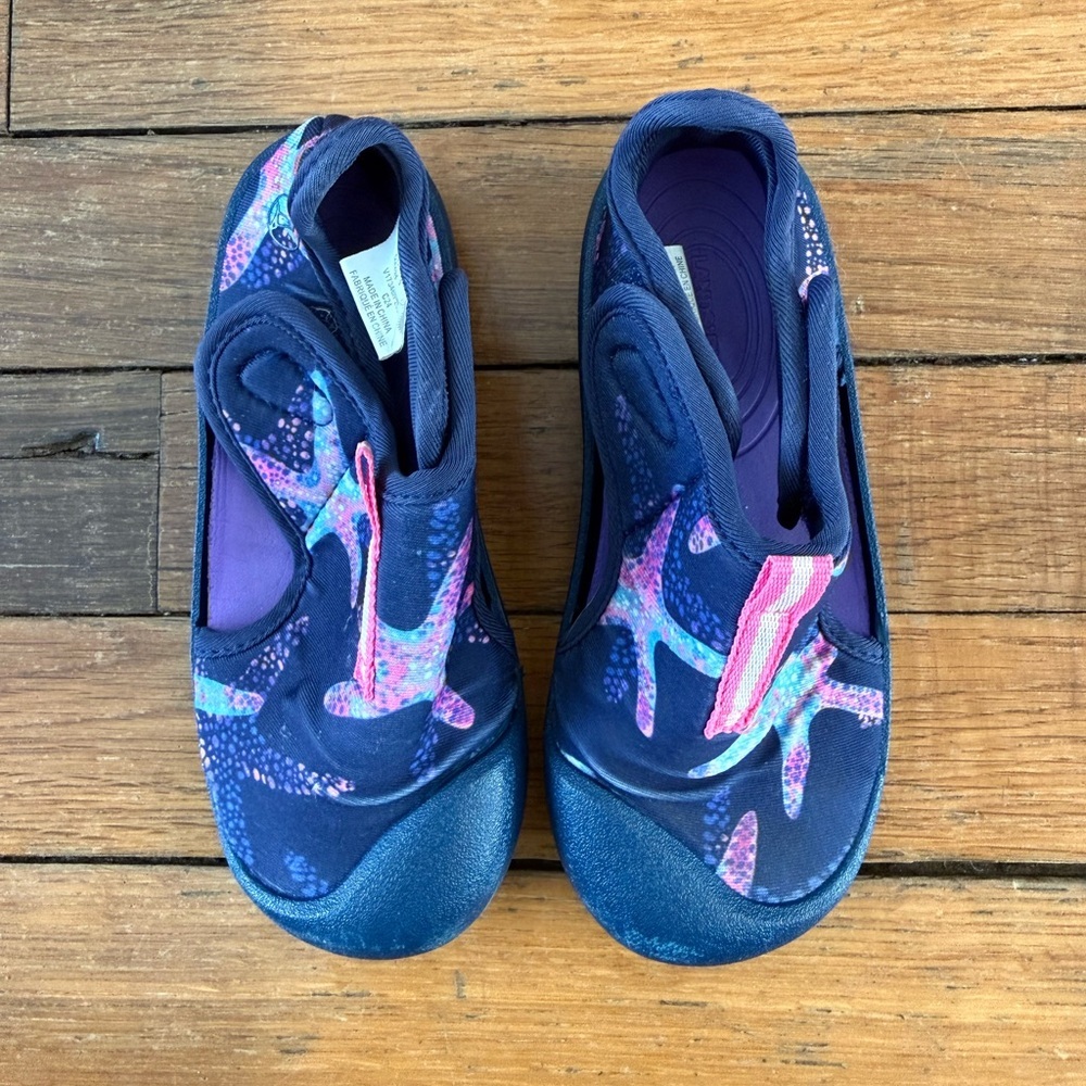 Lands End toddler 9 adventurer water shoes navy blue pink starfish pattern